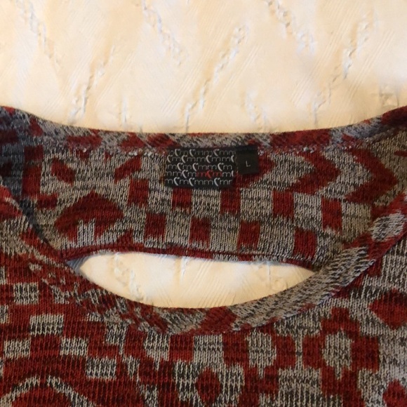 Tribal sweater (Women’s) - Picture 2 of 3